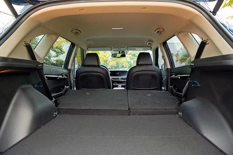 Cung cấp sức mạnh cho Kia Seltos 2024 là hai tùy chọn động cơ gồm máy 1.5L hút khí tự nhiên và 1.5L tăng áp. Máy 1.5L hút khí tự nhiên cho công suất 113 mã lực tại 6.300 v/ph và mô-men xoắn 144 Nm tại 4.500 v/ph. Động cơ đi cùng hộp số tự động vô cấp CVT.