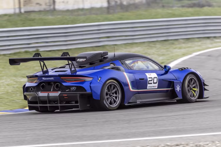 Với Maserati GT2, thương hiệu “cây đinh ba” đã thiết kế và phát triển một chiếc xe dành cho những khách hàng đam mê đua xe, dành riêng cho những đua mong muốn thử sức mình trong các cuộc thi sau tay lái của một chiếc xe có khả năng xử lý, khả năng lái hoàn hảo và hiệu năng vận hành ấn tượng.