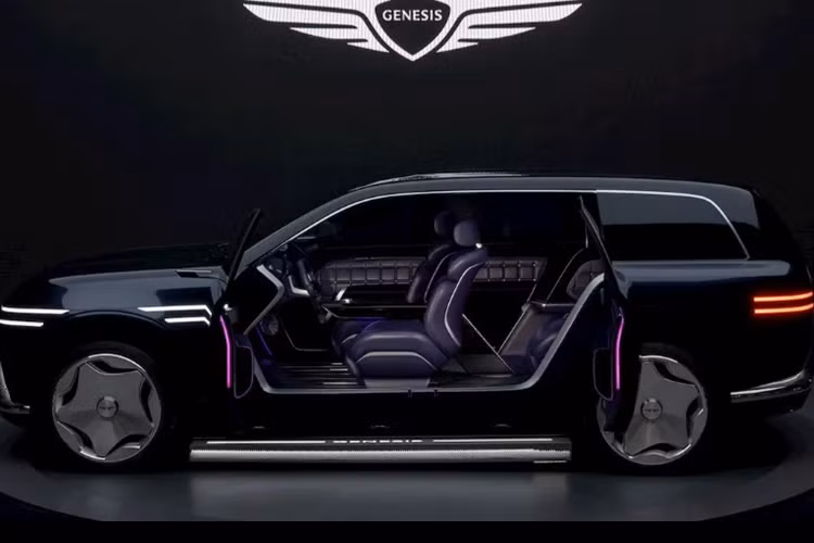 Cửa mở ngược giúp cho hành khách thuận tiện hơn trong quá trình ra vào xe, tuy nhiên do không có cột B truyền thống nên khó có thể đảm bảo an toàn cho hành khách khi gặp va chạm phía bên hông hoặc xe bị lật. Để giải quyết vấn đề này, Hyundai đã phát triển công nghệ gia cố bản lề cửa tiên tiến để chịu được va chạm.