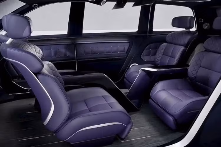 Bên cạnh đó, ghế ngồi trên GV90 còn được tích hợp hệ thống loa riêng giúp mỗi hành khách có thể tự điều chỉnh âm thanh tùy với nhu cầu, sở thích của bản thân.