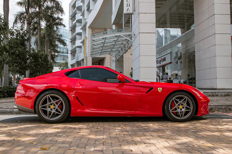 “GTB” trên Ferrari 599 là chữ viết tắt của GranTurismo Berlinetta, có nghĩa đây là một mẫu xe Grand Tourer với kiểu dáng của một mẫu Coupe hai cửa.