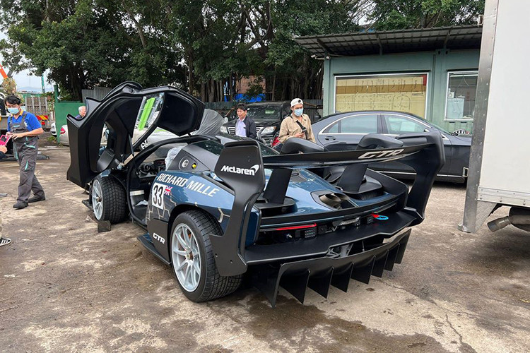 Siêu xe dành cho đường đua McLaren Senna GTR được phát triển từ Senna bản sản xuất đường phố có 500 xe, ngoại thất xe hung hăn hơn khi có cản trước với cánh lướt gió lớn,...