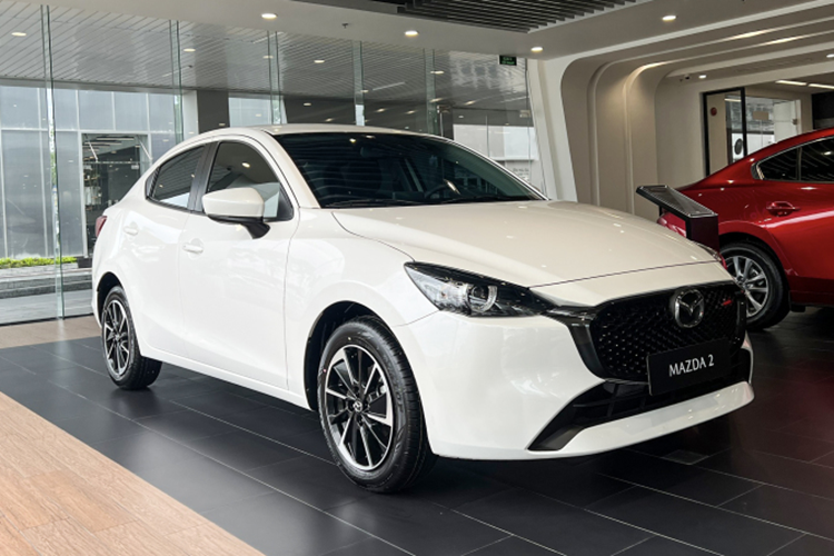 Cụ thể, mức giá xe Mazda2 bản 1.5 AT tiêu chuẩn sau ưu đãi chỉ còn 408 triệu đồng, giảm 22 triệu đồng.