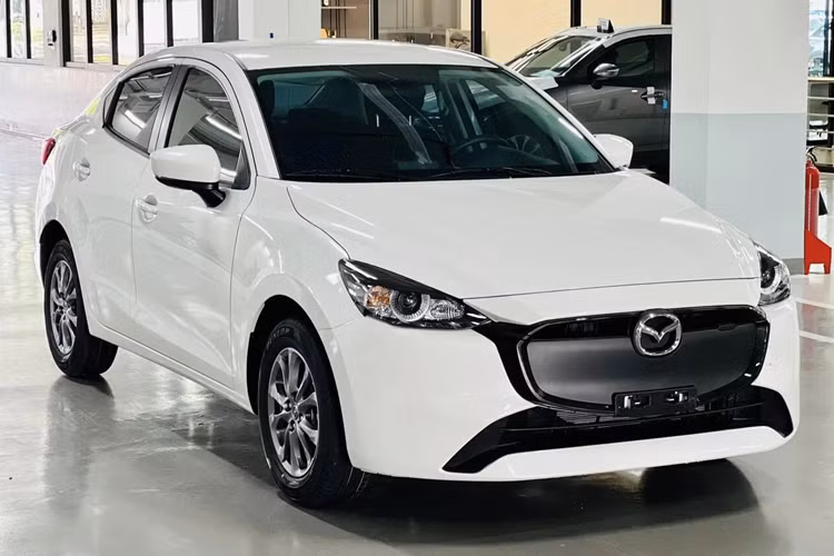 Với kết quả này, xe đứng thứ 3 trong phân khúc sedan hạng B, chỉ sau Toyota Vios và Hyundai Accent đồng thời bán chạy hơn cả Honda City. Cộng dồn từ đầu năm đến nay, Mazda2 Sedan cũng đã đạt doanh số 1.502 xe.