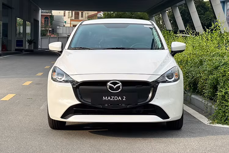 Như vậy, giá xe Mazda2 Sedan trong tháng 5/2024 chỉ dao động từ 408 - 534 triệu đồng. Với giá bán này, mẫu xe nhà Mazda có mức khởi điểm rẻ hơn những đối thủ như Toyota Vios (458 triệu), Hyundai Accent (426,1 triệu) và Honda City (559 triệu đồng).