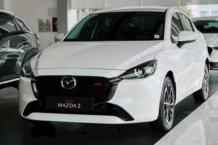 Theo công bố của nhân viên tư vấn bán hàng tại đại lý, trong tháng 5/2024 này, dòng xe Mazda2 tại Việt Nam hiện đang được giảm giá tương đương 50% lệ phí trước bạ. Chương trình này được áp dụng cho Mazda2 Sedan nhập khẩu nguyên chiếc từ Thái Lan.