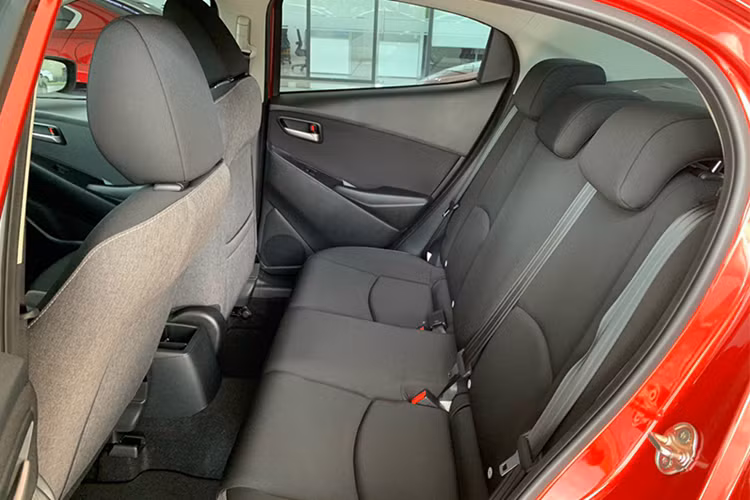 "Trái tim" của Mazda2 là động cơ xăng Skyactiv-G 4 xi-lanh, dung tích 1.5L với công suất tối đa 110 mã lực và mô-men xoắn cực đại 144 Nm. Động cơ này đi với hộp số tự động 6 cấp.