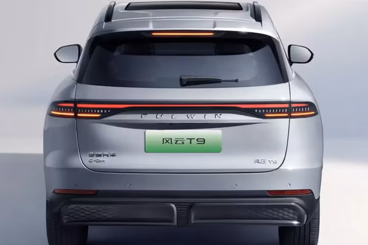 Hơn nữa, pin lithium thứ ba của Guoxuan Hi-Tech có công suất 19,43 kWh, cung cấp phạm vi di chuyển thuần điện CLTC 120 km và phạm vi toàn diện WLTC chính thức hơn 1.400 km.