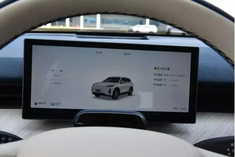 Ngoại trừ phiên bản cấp thấp, toàn bộ dòng xe đều đạt tiêu chuẩn với các chức năng hỗ trợ lái xe nâng cao cấp 2. Ngoài ra, ghế lái hỗ trợ chỉnh 6 hướng, chỉnh lưng 4 hướng, massage, thông gió, sưởi ấm.