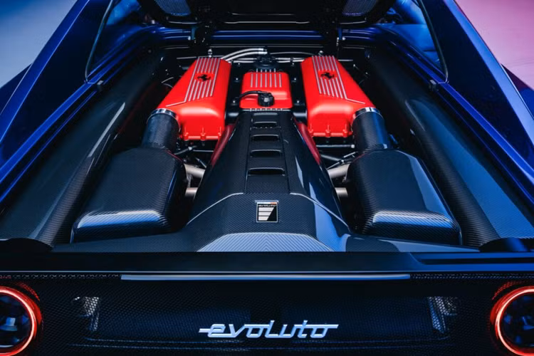 Mẫu xe cũng được trang bị hệ thống quản lý động cơ mới, hệ thống đánh lửa cuộn dây, đầu có cổng CNC với van đầu vào lớn hơn và bộ nâng cam đặc kết hợp với trục cam đầu vào được chế tác riêng. Xe cũng được trang bị thêm hệ thống xả titan hiện đại giúp giảm độ rung.