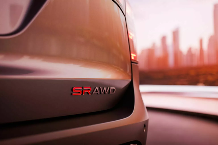 Dù ở phiên bản nào, Nissan Kicks 2025 cũng dùng động cơ xăng 4 xi-lanh, dung tích 2.0L với công suất tối đa 141 mã lực và mô-men xoắn cực đại 190 Nm. Động cơ kết hợp với hộp số tự động biến thiên vô cấp CVT và hệ dẫn động 4 bánh tùy chọn. 