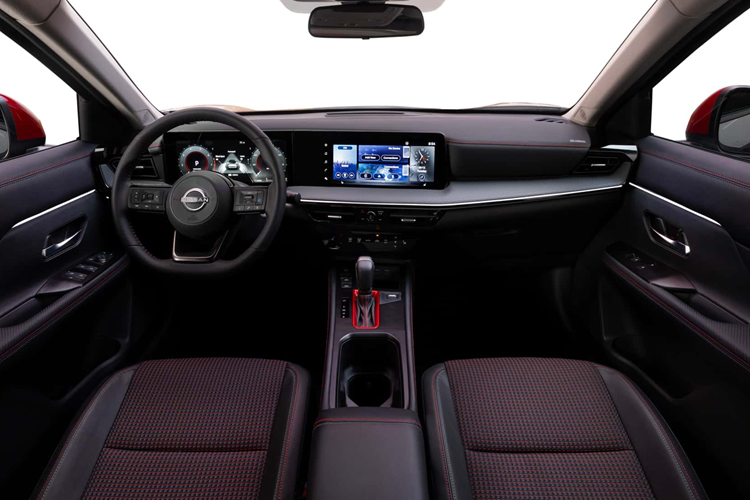 Dù là bản tiêu chuẩn nhưng Nissan Kicks S 2025 vẫn có những tính năng an toàn chủ động ADAS như hệ thống kiểm soát hành trình thông minh, cảnh báo tiền va chạm, cảnh báo điểm mù, cảnh báo chệch làn đường, hỗ trợ đèn pha, cảnh báo phương tiện cắt ngang khi lùi, phanh tự động khi lùi và phanh khẩn cấp tự động có thể phát hiện người đi bộ.