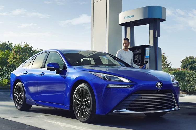 Cụ thể, chủ nhân của những mẫu xe này sẽ được miễn phí 6 năm sử dụng nhiên liệu hydro hoặc tổng giá trị nhiên liệu lên đến 15.000 USD. Đối với những khách hàng thuê xe, mức ưu đãi này giảm xuống 3 năm hoặc 15.000 USD.