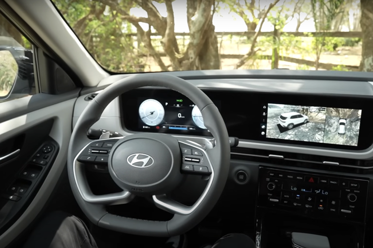 Về động cơ, tại Ấn Độ, Creta 2025 có các tùy chọn động cơ xăng và diesel 1.5L, công suất 115 mã lực, kết hợp với hộp số sàn hoặc CVT, cùng phiên bản động cơ tăng áp 1.5L, công suất 160 mã lực. Tuy nhiên, tại Việt Nam, nhiều khả năng xe sẽ chỉ sử dụng động cơ xăng.