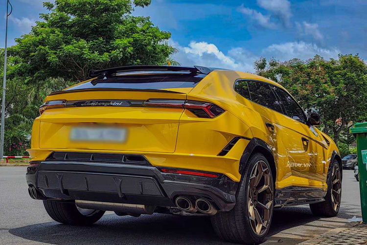 Bên cạnh các chế độ lái quen thuộc như Strada, Sport và Corsa, xe còn có thêm chế độ lái Rally mới, hứa hẹn sẽ làm hài lòng những khách hàng muốn khám phá khả năng vượt trội của Lamborghini Urus Performante.