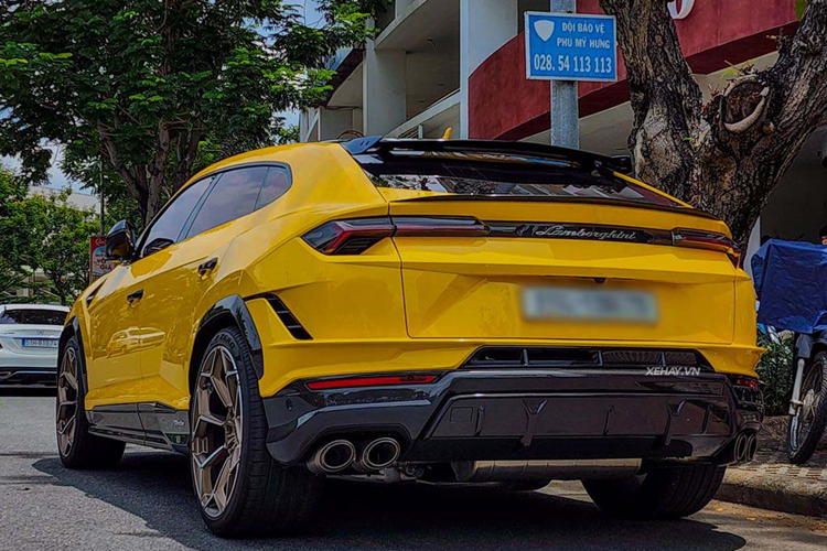 Với khối động cơ được cải tiến, xe có khả năng tăng tốc từ 0-100 km/h chỉ trong 3,3 giây, nhanh hơn bản tiêu chuẩn 0,3 giây. Vận tốc tối đa là 306 km/h. Khác biệt đáng chú ý của Lamborghini Urus Performante so với bản tiêu chuẩn là sự điều chỉnh trong chế độ lái Anima, giảm từ 7 xuống còn 4 chế độ.