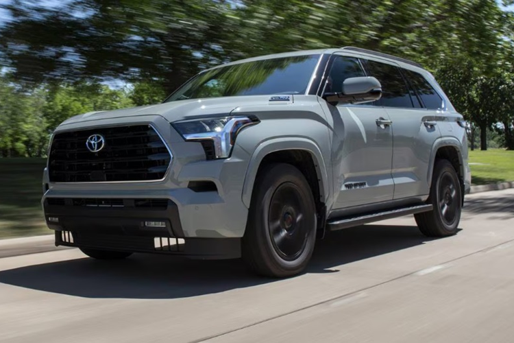 Theo đó, Toyota Sequoia bản đặc biệt 1974 được phát triển trên hệ thống khung gầm body-on-frame cỡ lớn sang trọng. Bản này được định vị nằm bên dưới phiên bản Capstone cao cấp nhất.