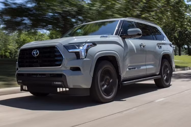 Theo đó, Toyota Sequoia bản đặc biệt 1974 được phát triển trên hệ thống khung gầm body-on-frame cỡ lớn sang trọng. Bản này được định vị nằm bên dưới phiên bản Capstone cao cấp nhất.