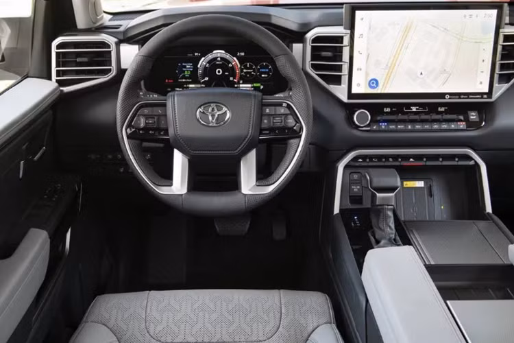 Đáng chú ý, phiên bản mới này sẽ được trang bị gói công nghệ hỗ trợ kéo, bao gồm cả camera Wi-Fi gắn trên rơ-moóc.