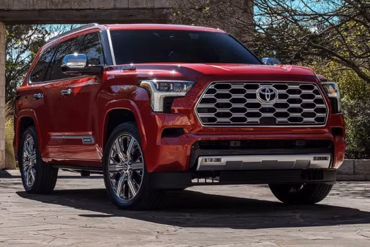 Nhìn chung thiết kế của mẫu xe SUV Toyota Sequoia bản 1974 không khác nhiều với các bản còn lại. Xe chỉ có bộ mâm 20 inch đặc biệt và huy hiệu 1974 Edition ở thân xe vừa làm điểm nhấn vừa để dễ phân biệt với các phiên bản khác.