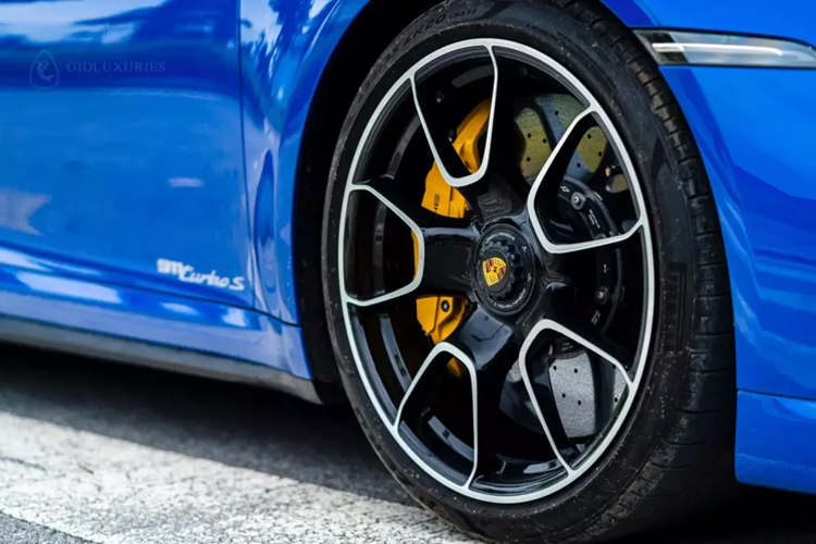 Các thông số này có thể thấy đã tăng thêm 60 mã lực cũng như 50 Nm so với Porsche 911 Turbo S 991 đã có 3 chiếc về nước theo diện chính hãng trước đó, và chúng đều thuộc sở hữu của ông Đặng Lê Nguyên Vũ, nhà sưu tập xe hàng đầu ở châu Á.