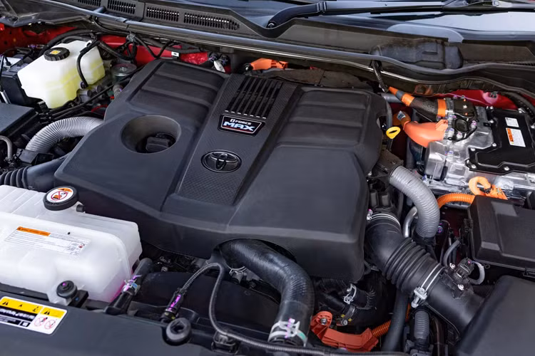 Mẫu xe Tundra này có giá bán lên tới 101.900 Đô theo tỷ giá hối đoái hiện tại và được bán duy nhất phiên bản Limited với hệ truyền động i-Force Max. Một phiên bản tương đương tại thị trường Mỹ có giá khởi điểm ở mức chỉ 58.005 Đô.