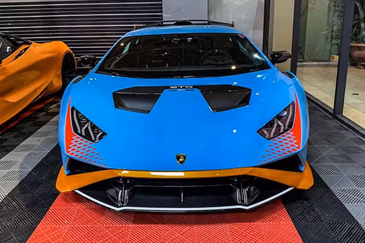 Sức mạnh của siêu xe Lamborghini Huracan STO sẽ đến từ việc xe được trang bị khối động cơ V10, dung tích 5.2 lít, mang đến công suất tối đa 640 mã lực và mô-men xoắn cực đại 565 Nm, như bản Evo nhưng trải nghiệm lái, hệ thống treo được phát triển theo các mẫu xe đua.