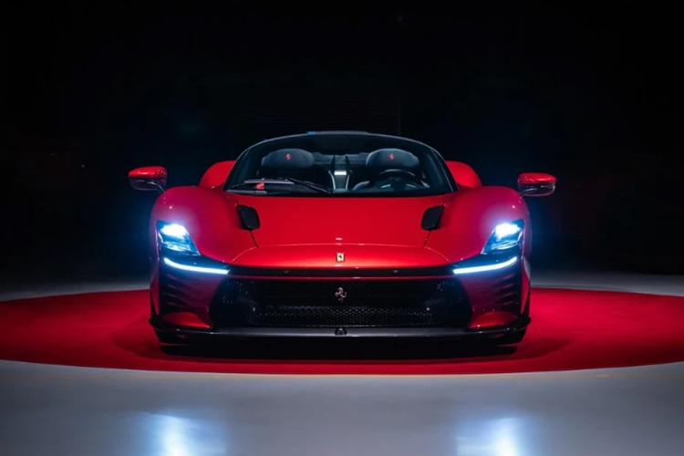 Đặc biệt, chỉ có những khách hàng từng sở hữu mẫu SP1 và SP2 mới được Ferrari ưu tiên cho mua chiếc SP3 này. Siêu xe Ferrari Daytona SP3 được thiết kế nhằm vinh danh chiến thắng 1-2-3 của Ferrari trong giải đua 24 Hours of Daytona vào năm 1967.
