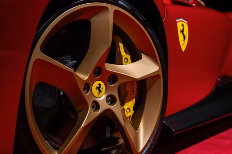 Thiết kế tổng quan của Daytona SP3 được lấy cảm hứng từ những mẫu xe đua của Ferrari vào những năm 1960, bao gồm 330 P3/4, 330 P4 hay 412 P.