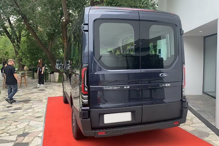 Thứ nhất là động cơ dầu PUMA tăng áp 2.3L cho công suất 175 mã lực và mô-men xoắn 430 Nm, kết hợp tùy chọn hộp số tự động ZF 8 cấp, hoặc hộp số sàn Magna 6 cấp và 7 cấp. Thứ hai là động cơ dầu tăng áp 2.0L cho công suất 154 mã lực và mô-men xoắn 390 Nm, hộp số sàn 6 cấp hoặc 7 cấp.