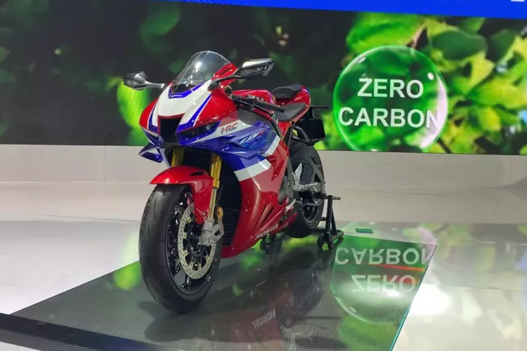 Mẫu siêu môtô Honda CBR1000RR-R Fireblade 2025 sẽ được phân phối chính hãng tại Việt Nam với duy nhất phiên bản SP và màu sắc đỏ xanh trắng truyền thống.