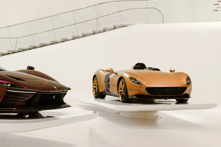 Thiết kế của siêu xe Ferrari Monza SP1 lấy cảm hứng từ các dòng xe Barchetta trong quá khứ, đặc biệt là 166 MM 1948 cũng như 750 Monza của thập niên '50.