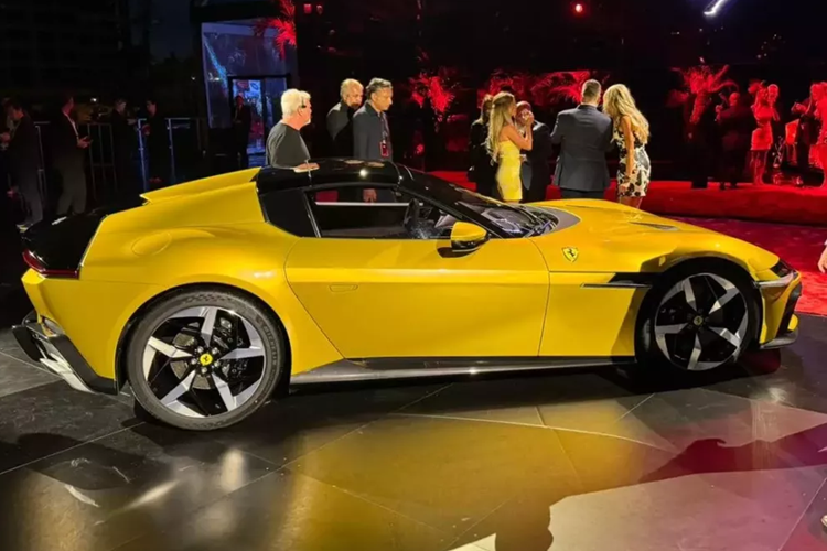 Ferrari cho biết 12Cilindri Coupe sử dụng hộp số ly hợp kép tám cấp, xe có thể tăng tốc từ vị trí xuất phát lên 100 km/h trong 2,9 giây, 0-200 km/h trong 7,9 giây và đạt tốc độ tối đa 340 km/h.