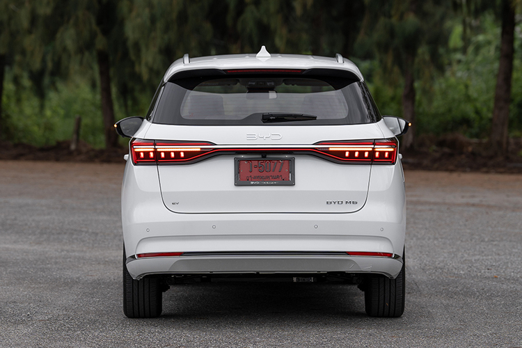 Hiện, các đại lý BYD tại Việt Nam cho biết, mẫu MPV M6 của hãng xe điện Trung Quốc đã được lên kế hoạch bán tại Việt Nam và sẽ sớm về nước để chiếm ưu thế trong phân khúc MPV đang “hot” tại Việt Nam thời gian gần đây.
