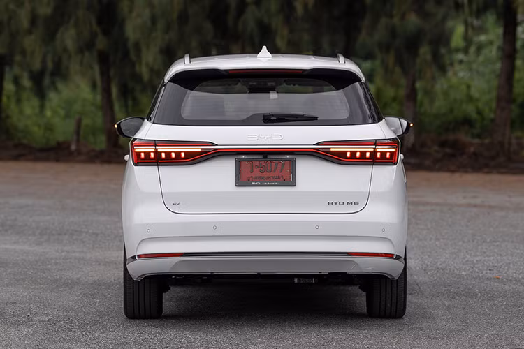 Hiện, các đại lý BYD tại Việt Nam cho biết, mẫu MPV M6 của hãng xe điện Trung Quốc đã được lên kế hoạch bán tại Việt Nam và sẽ sớm về nước để chiếm ưu thế trong phân khúc MPV đang “hot” tại Việt Nam thời gian gần đây.