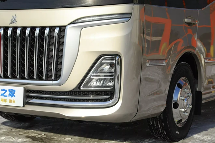 Theo Carscoop, chiếc Gouyue có kích thước tổng thể chỉ khoảng 7.295 x 2.090 x 2.785 mm (dài x rộng x cao) và có chiều dài cơ sở 3.990 mm. Như vậy chiếc xe buýt của Honqqi sẽ nhỏ hơn nhiều so với những mẫu xe buýt truyền thống trên thị trường.