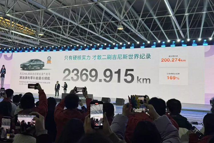 Một phiên bản PHEV được ra mắt với tên gọi Chery Fulwin A8 vào đầu năm 2024. Sau đó, vào tháng 4, Voyage Edition, trước đây được gọi là A8 Pro, đã ra mắt. Chiếc xe đã cố gắng đạt được phạm vi hoạt động 2000 km nhưng trong một cuộc thử nghiệm, đã không đạt được như mong đợi. Với A8L, có vẻ như Chery cuối cùng đã đạt được điều họ mong muốn.