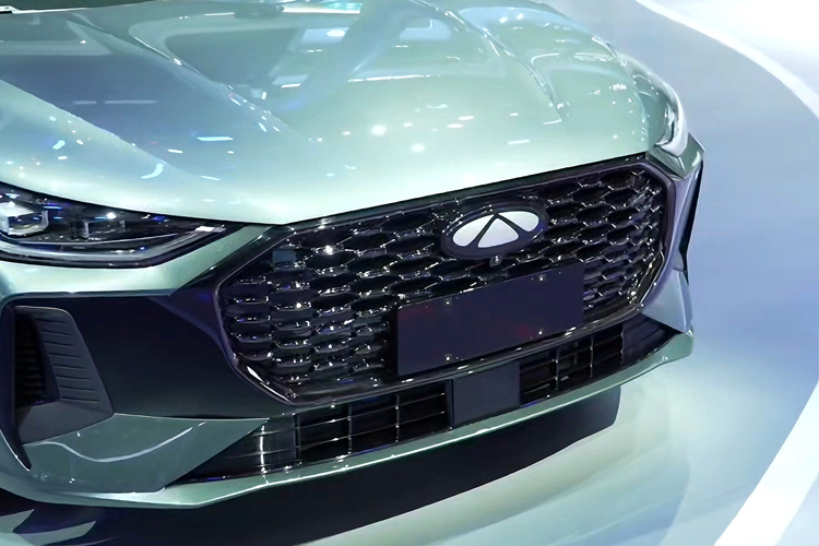 Tiện nghi bao gồm ghế chỉnh điện, sưởi ấm và thông gió, chìa khóa Bluetooth, sạc điện thoại di động không dây 50W, chế độ xem khung gầm trong suốt 540 độ, mười túi khí và hệ thống âm thanh Sony 8 loa tùy chọn. Xe cũng có hệ thống hỗ trợ lái xe L2+ với các chức năng như đếm ngược đèn giao thông.