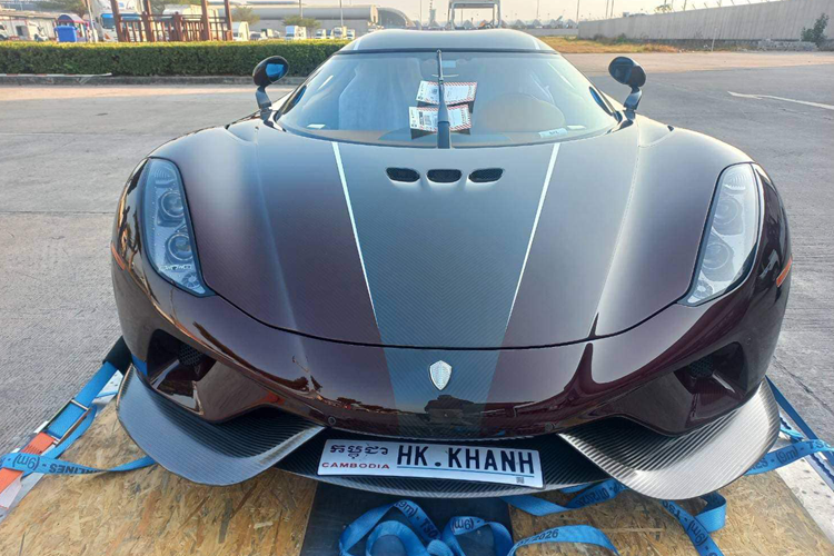 Siêu xe megacar Koenigsegg Regera của Hoàng Kim Khánh sử dụng hệ dẫn động hybrid với máy xăng V8, Biturbo, dung tích 5.0 lít và 3 mô-tơ điện nhằm cung cấp ra công suất tổng cộng là 1.500 mã lực và mô-men xoắn cực đại 2.000 Nm.