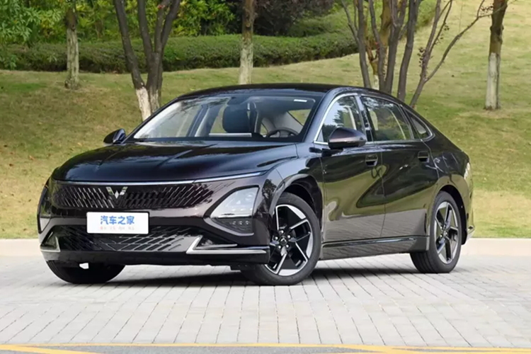 Hơn nữa, ghế trước có thể gập lại 180° và nối với ghế sau để tạo thành một chiếc giường phẳng. Thể tích cốp xe tiêu chuẩn là 540 lít và có hộc đựng đồ dưới ghế 33 lít. Đồng thời, không có cửa sổ trời toàn cảnh.