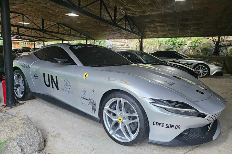 “Trái tim” của Ferrari F430 Spider là cỗ máy V8 4.3L sản sinh công suất 483 mã lực và mô-men xoắn cực đại 465 Nm kết hợp với hộp số sàn 6 cấp F430 Spider có thể tăng tốc từ 0-96 km/h trong 3,6 giây trước khi cán vận tốc tối đa 300 km/h.