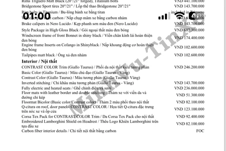 Tiếp theo là phối nội thất theo kiểu tương phản, có giá 246 triệu đồng, chỉ khâu màu tương phản 143 triệu đồng, thảm xe 51 triệu đồng hay thêu logo khiên Lamborghini trên tựa đầu xe 82 triệu đồng.