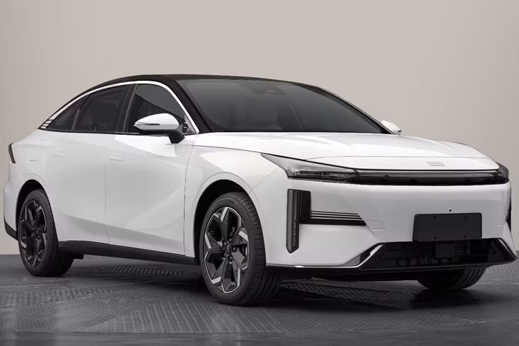 Sức mạnh của xe Geely Galaxy L6 Creative Edition vẫn đến từ hệ thống NordThor Hybrid 8848 của Geely, bao gồm động cơ xăng 1.5 lít và một động cơ điện, kết hợp với hộp số DHT 3 cấp.Động cơ 1xăng 1.5 lít có công suất tối đa 120 kW (161 mã lực) và mô-men xoắn cực đại 255 Nm trong khi động cơ điện cho công suất 107 kW (143 mã lực) và 338 Nm