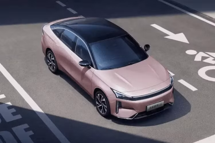 Vào giữa năm ngoái, Geely Galaxy L6 2024 mới đã chính thức ra mắt tại Trung Quốc, đến đầu năm nay, thương hiệu con của tập đoàn Geely đã tung ra 1 phiên bản của Galaxy L6 nhằm kỷ niệm năm con rồng, và nay, tiếp tục cho ra mắt 1 phiên bản khác, động thái này nhiều khả năng đa dạng sản phẩm cũng như tăng thêm doanh số cho Geely Galaxy L6.