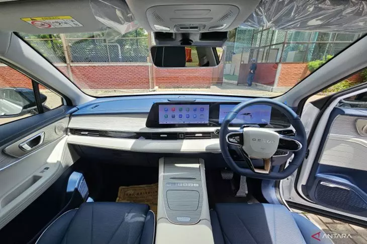 So với phiên bản máy xăng thông thường, Chery Omoda E5 chạy điện gần như giữ nguyên kích thước. Không chỉ kích thước mà thiết kế tổng thể của Chery Omoda E5 cũng không thay đổi nhiều so với phiên bản máy xăng.