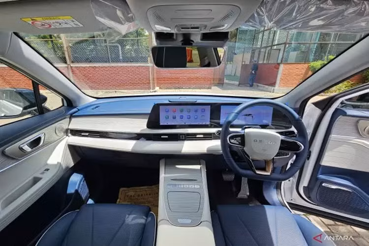 So với phiên bản máy xăng thông thường, Chery Omoda E5 chạy điện gần như giữ nguyên kích thước. Không chỉ kích thước mà thiết kế tổng thể của Chery Omoda E5 cũng không thay đổi nhiều so với phiên bản máy xăng.