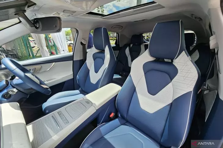 Xe chỉ được thay đổi một số chi tiết ngoại thất như lưới tản nhiệt đóng kín, hốc gió trung tâm rộng hơn, vành la-zăng với thiết kế khí động lực học và sự biến mất của ống xả phía sau cho phù hợp với ô tô điện. Theo hãng Chery, mẫu ô tô điện này có hệ số lực cản không khí chỉ 0,281 Cd.