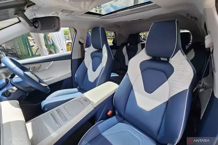 Xe chỉ được thay đổi một số chi tiết ngoại thất như lưới tản nhiệt đóng kín, hốc gió trung tâm rộng hơn, vành la-zăng với thiết kế khí động lực học và sự biến mất của ống xả phía sau cho phù hợp với ô tô điện. Theo hãng Chery, mẫu ô tô điện này có hệ số lực cản không khí chỉ 0,281 Cd.