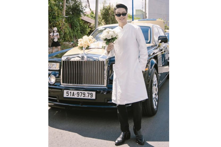 Cung cấp sức mạnh cho chiếc Rolls-Royce Phantom này là khối động cơ V12, dung tích 6,75 lít, sản sinh công suất tối đa 453 mã lực ở vòng tua máy 5.350 vòng/phút và mô-men xoắn cực đại 720 Nm ở vòng tua 3.500 vòng/phút. Xe đi kèm hộp số tự động 6 cấp.