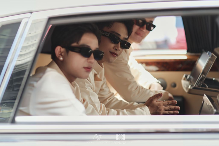 Được biết, chiếc xe này từng thuộc sở hữu của một đại gia rất nổi tiếng với bộ sưu tập hơn 50 chiếc xe đủ các dòng từ siêu xe, xe sang đến SUV. Tuy nhiên, khoảng 2 năm trước, người này đã bất ngờ bán đi hàng loạt xe, trong đó có cả chiếc Rolls-Royce Phantom biển số 51A-979.79.